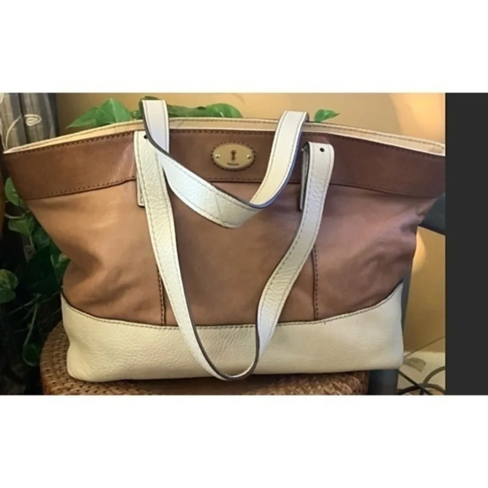 Fossil tan -/cream color block shoulder bag